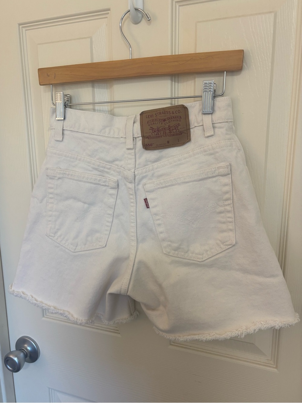 Levi's 550 shorts Off White Denim Cutoff Shorts Relaxed Fit High Rise Size 5 - Picture 5 of 10